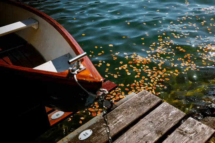 A boat on Lake Zell in autumn — Zell am See-Kaprun, Austria
