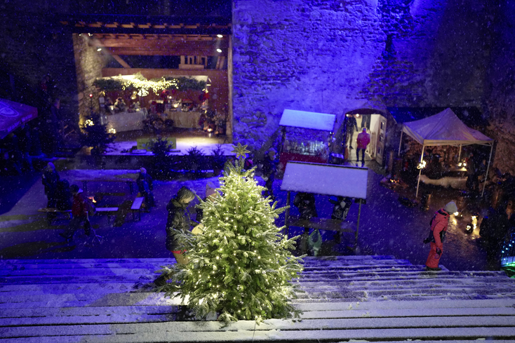 Weihnachtsstimmung beim Sternenadvent am Schloss Kaprun