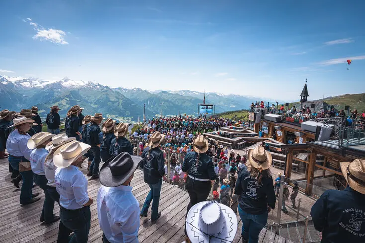 Récord mundial de baile en línea Country & Western en la Schmittenhöhe