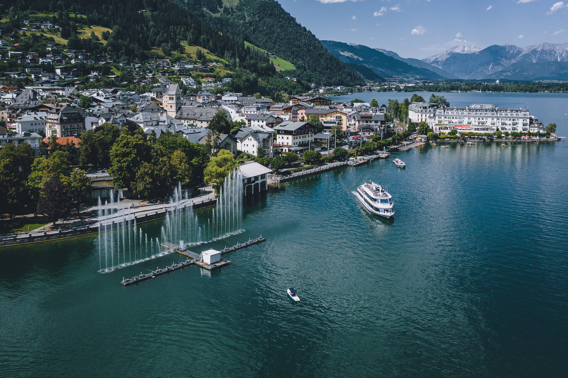 Day water show in Zell am See-Kaprun