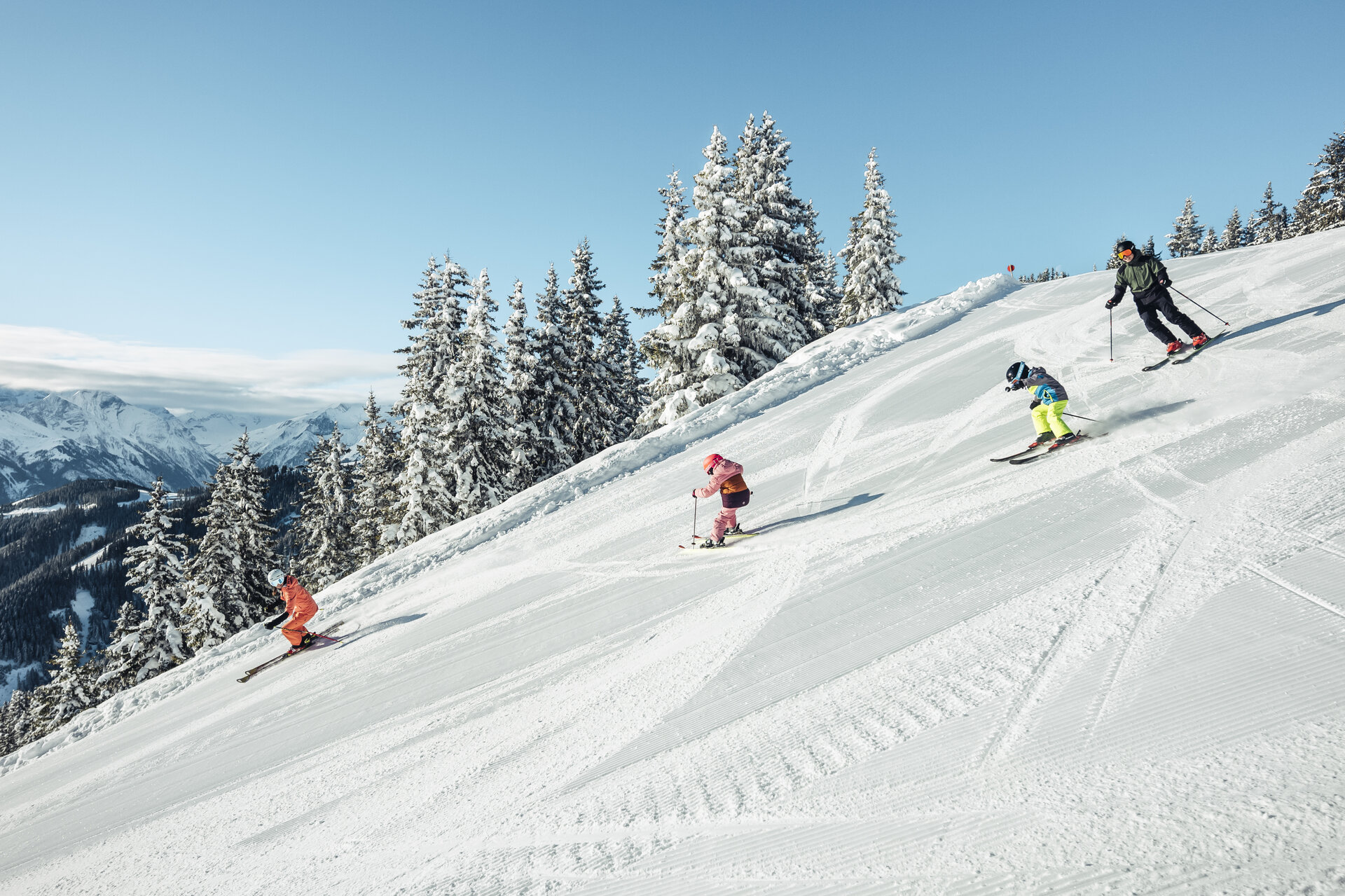 Family skiing day at Schmittenhöhe