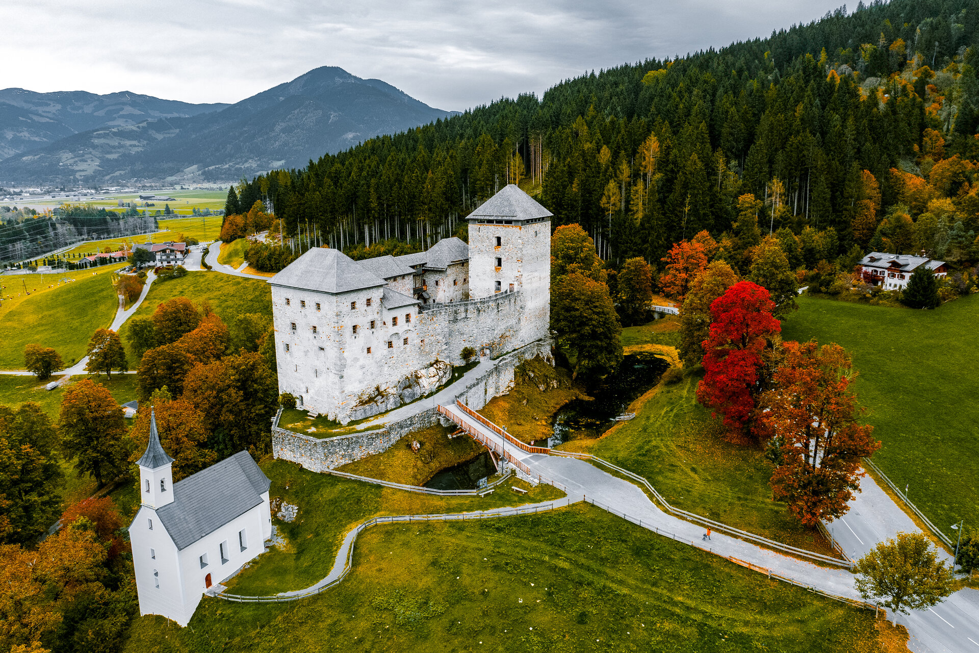Kaprun Castle in autumn
