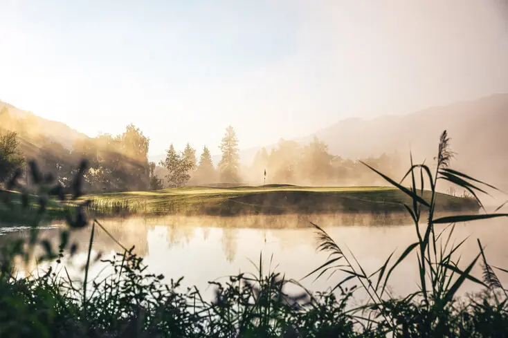 Morning mood on the golf course in autumn — Zell am See-Kaprun, Austria