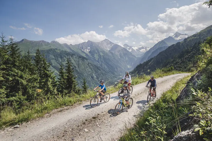 Mountain biking with the family on the Kitzsteinhorn