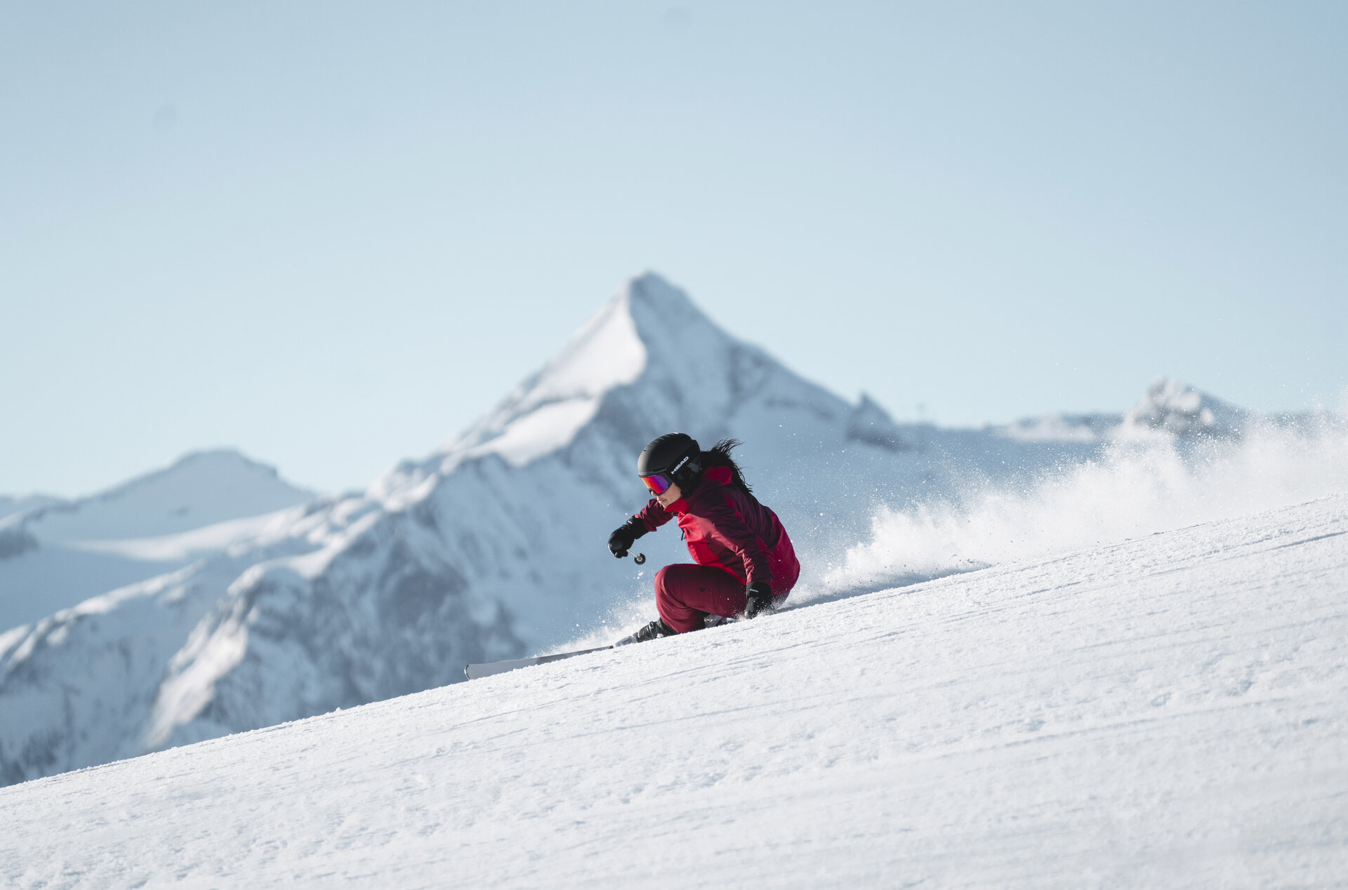 Popolni smučarski zavoji s pogledom na Kitzsteinhorn