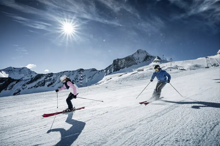 Piste skiing on the Kitzsteinhorn glacier