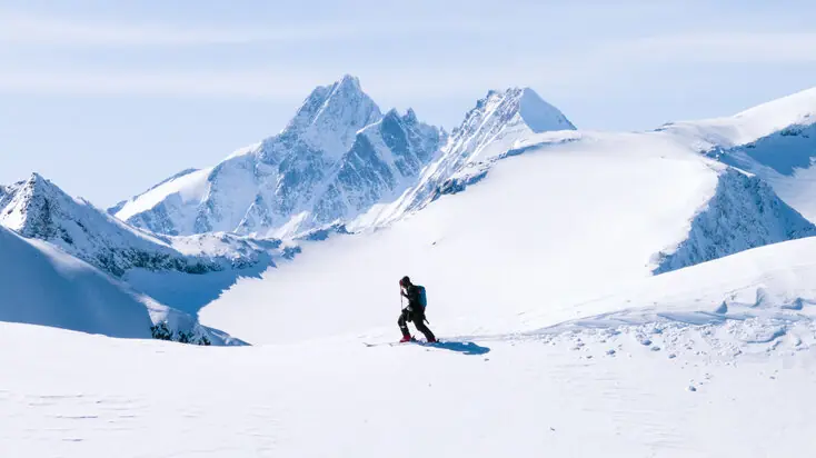 Ski tour on the Kitzsteinhorn with a view towards the Großglockner
