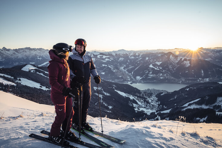 Skifahren bei Sonnenaufgang