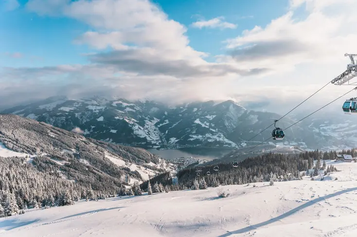 Skiing with a view of Lake Zell — Zell am See-Kaprun, Austria