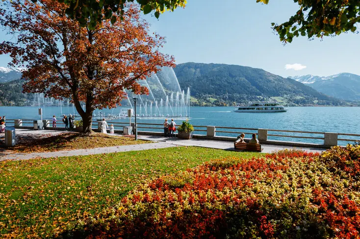 The Elisabethpark at Lake Zell in autumn — Zell am See-Kaprun, Austria