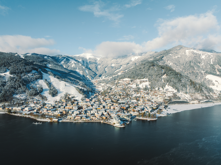Das Stadtzentrum von Zell am See im Winter