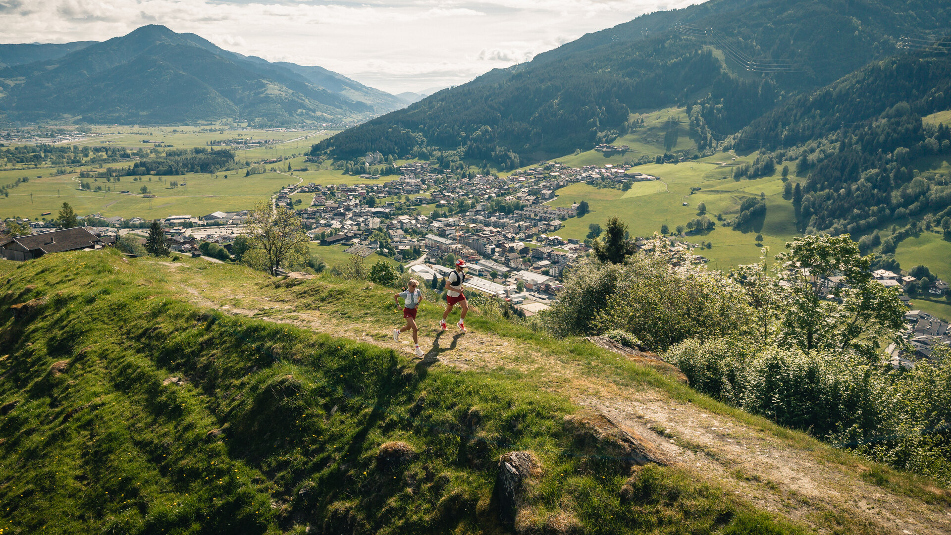 Trailrunning with views of Kaprun