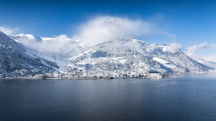 Vista hacia Zell am See desde el lago Zell