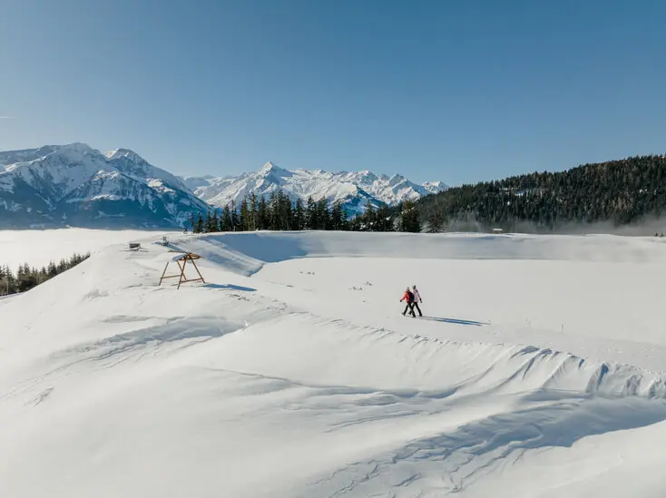 Winter hiking at the Plettsaukopf reservoir — Zell am See-Kaprun, Austria