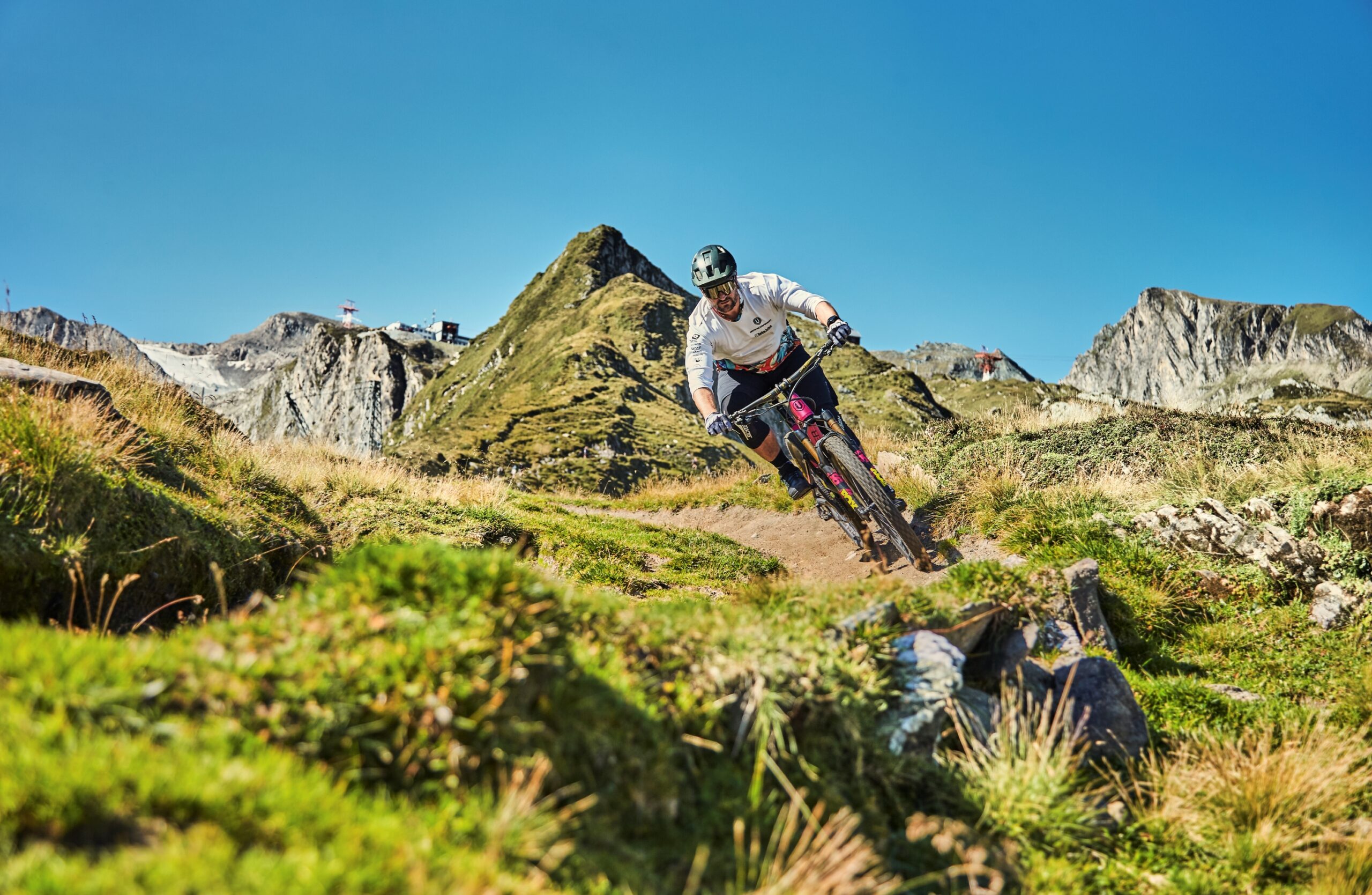 Mountainbiker auf dem Freeride Trail am Kitzsteinhorn Zell am See-Kaprun