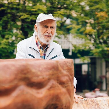 Österreich-Brunnen am Zeller See, gestaltet von Hundertwasser und Hans Muhr