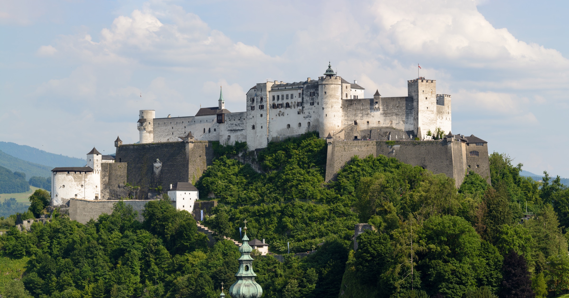Die Nordseite der Festung Hohensalzburg vom Mönchsberg aus gesehen