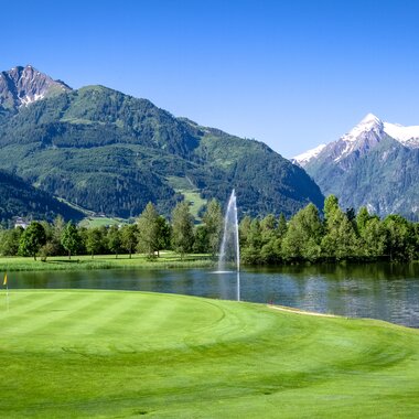 Golfplatz Zell am See-Kaprun mit Blick auf Kitzsteinhorn und Schmittenhöhe