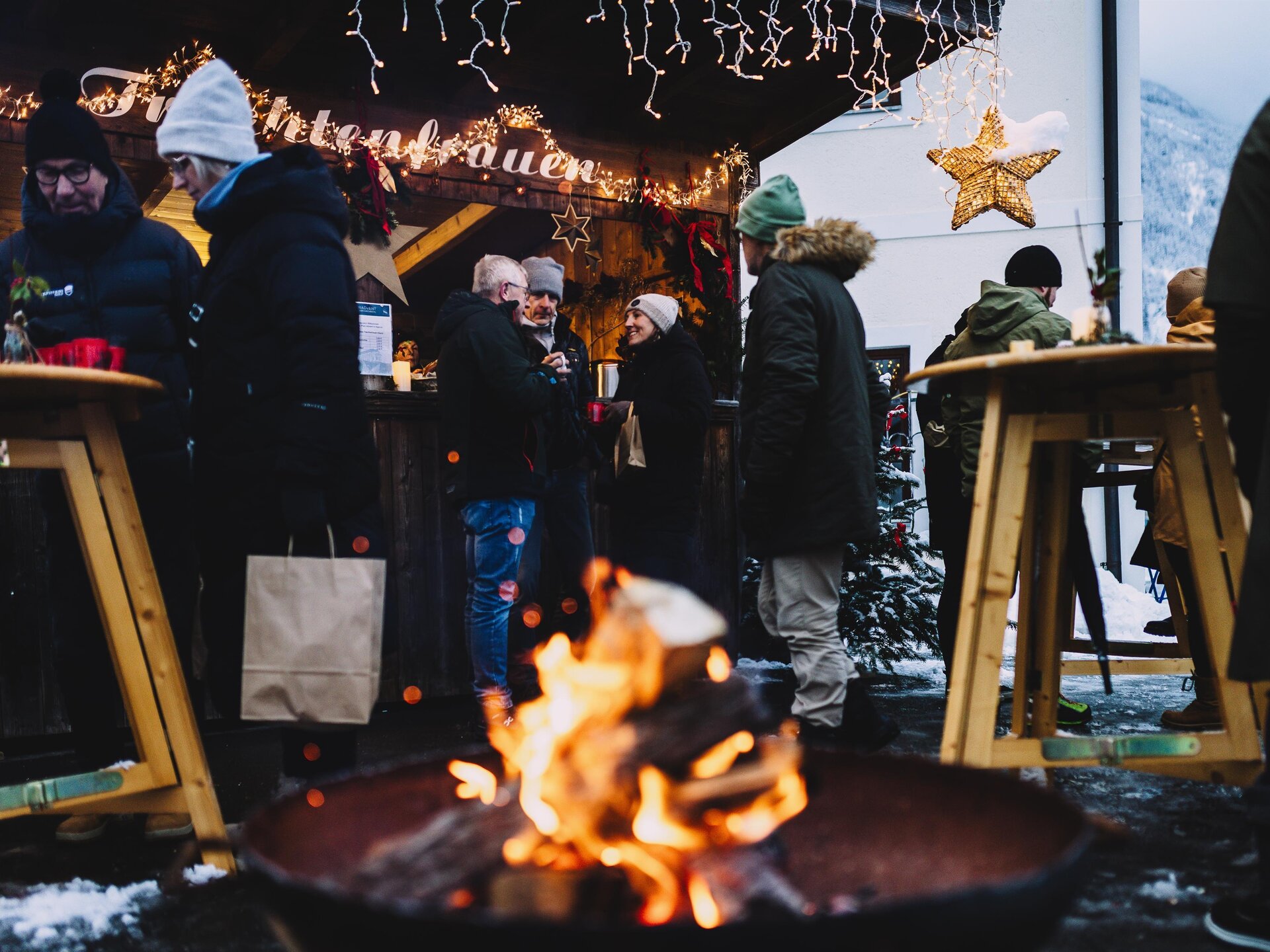 Parish Advent market at the Kirchbichl in Kaprun